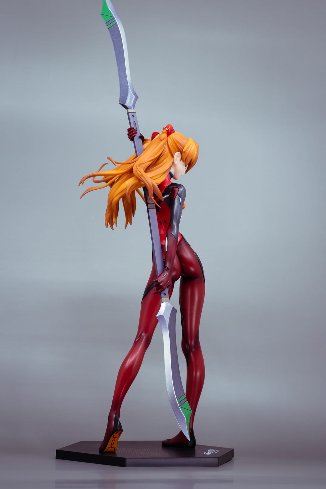 Asuka's glaive is so tall!