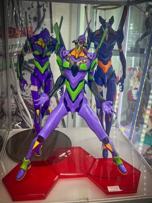 I love seeing figures set up around Akihabara